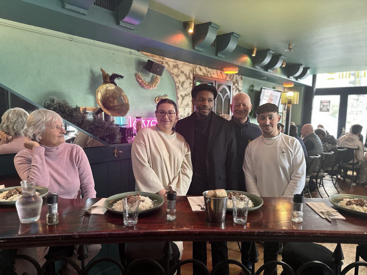 🎄❤️ Ce matin à Nancy, aux côtés de Gauthier et son équipe qui offre un repas de Noël aux SDF.
🙏 Un grand merci à Bilal, son restaurant #BlackBaron, et #SOSRacismeNancy pour l'accueil chaleureux et ces précieux moments d'échange et de solidarité.