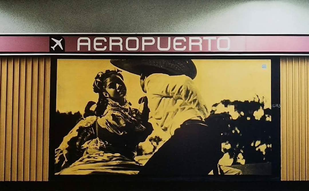 Elrromanov's tweet photo. Recuerdo para la gente muy retro que se aferra a llamarle "Aeropuerto" a la estación Boulevard Puerto Aéreo de la Línea 1 del @MetroCDMX❤️🤠 https://t.co/3uTYQEiAYn