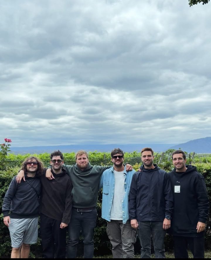 lanzanichinito's tweet photo. Peter con los de AA cuando estaba en Mendoza hace una semana ❤️ https://t.co/XsBtvJw44v