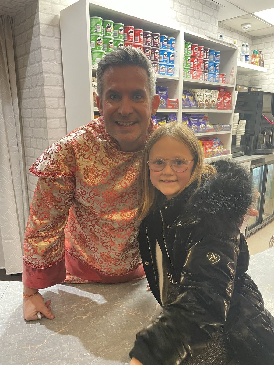 MissBrownio's tweet photo. Had a fab afternoon at the #panto today. As usual @adammosscomedy was on top form, and was also amazing with the kids afterwards, especially when Stan got a bit starstruck 🥰 #aladdin @MansfieldPalace https://t.co/55ahtPK2Ue