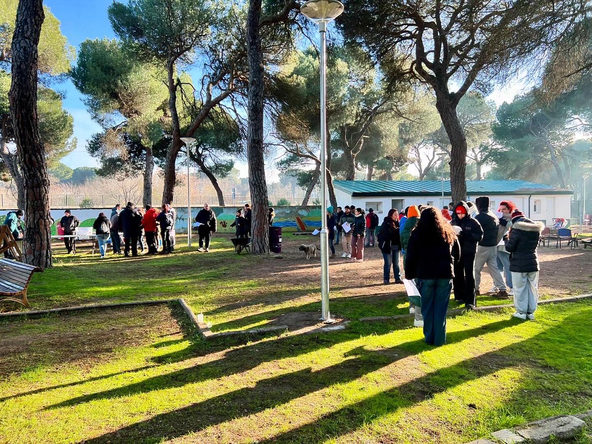 😥❤️‍🩹 Este sábado acompañamos a los/as compañeras de @FundacionSplora en su despedida de la que ha sido su casa durante años: la #ZonaJovenPinar, donde han desarrollado el valiosísimo proyecto Spacio 3.14, que tanto ha aportado a Valladolid. Todo nuestro apoyo en esta nueva etapa.