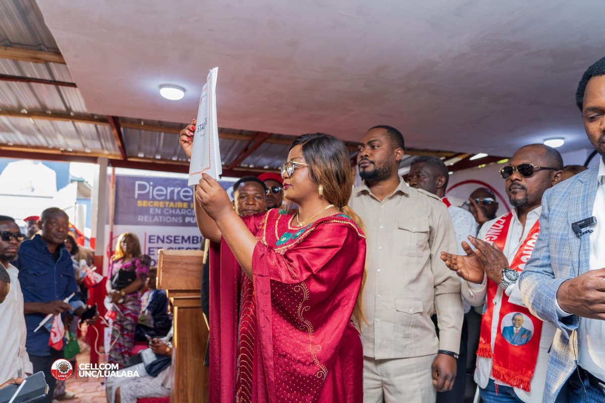 coeurdafriqueM's tweet photo. La présidente des femmes UNC LUALABA madame #Nicole #VUMBI et le camarade #Vanel #KABAMBA inspecteur provincial avec les membres de leurs comités respectifs ont été installés ce dimanche 22 décembre 2024 par l'inter fédéral @ChristianMasud_ .
Ces derniers mouilleront le maillots pour atteindre la mission les assigner de faire rayonner l'UNC chacun dans ses responsabilités respectives.
Nos sincères félicitations chers camarades.
@Bibishe6 @KOMBE_GAUTHIER @wika_theresia