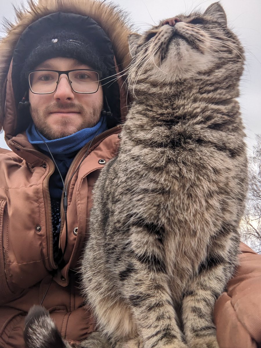 Продублирую вне треда, это я и Футурама, она милашка и ласковая булочка <3