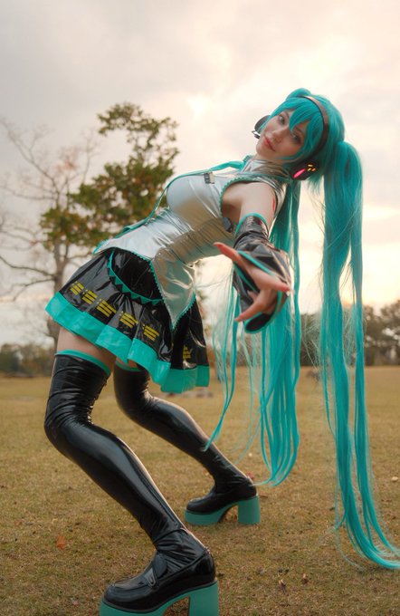 Who said Miku can't do JoJo posing? ? https://t.co/IOCWEfDMKi