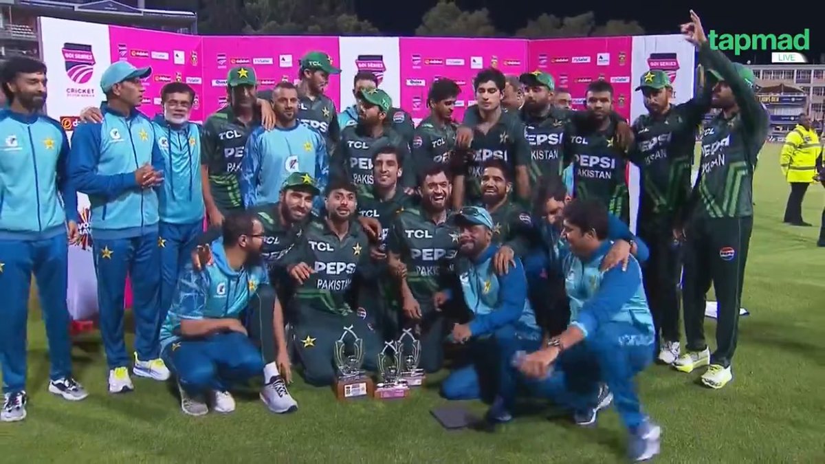 Wajaroy's tweet photo. pakistan 🇵🇰 champions❤️#pakvssa #PAKvsSA #SaimAyub #Pakistan https://t.co/bl7VLTU2h3