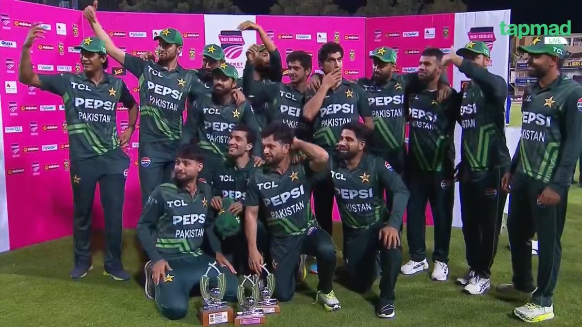 Wajaroy's tweet photo. pakistan 🇵🇰 champions❤️#pakvssa #PAKvsSA #SaimAyub #Pakistan https://t.co/bl7VLTU2h3