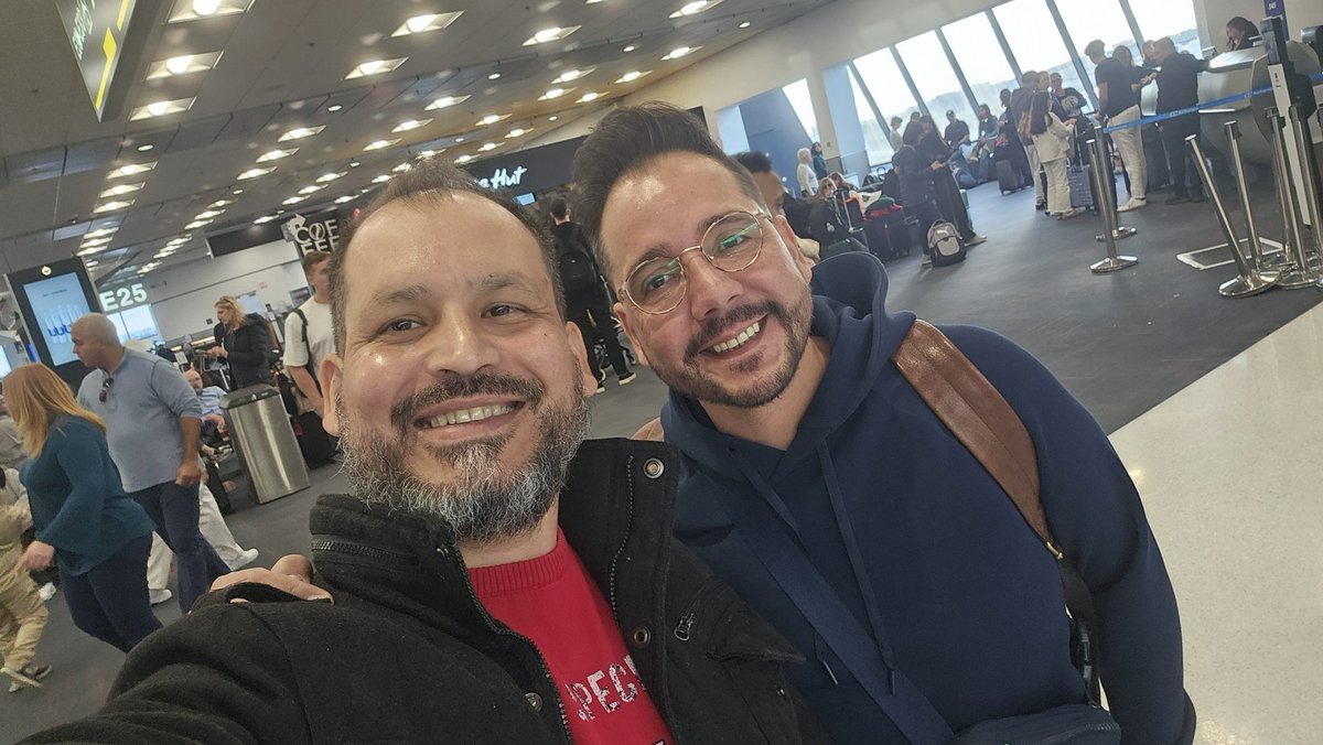 manuel_paneque's tweet photo. A la madre patria!!! Happy Holidays 😊 😃 😀 https://t.co/hz17U8tQ5S