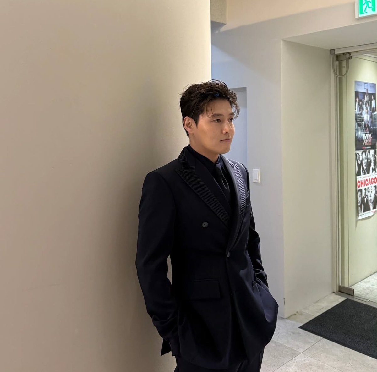 dolgolaeui's tweet photo. Kang Ha Neul #kanghaneul #heirs #likeforlikes #moonloversscarletheartryeo #curtaincall #whenthecamelliablooms #monstar #tothebeautifulyou #κ°νλ #waitingforrain #riverwherethemoonrises #thepiratesthelastroyaltreasure // Β©οΈ kanghaneul_official https://t.co/Gwb9G8cYWB