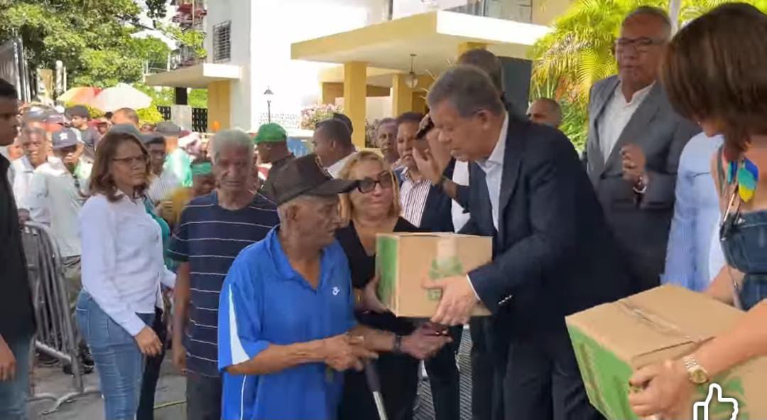 giovannida's tweet photo. En lo adelante no voy a ser yo quien responda las viejas y malas prácticas políticas populistas y clientelares, sino mi asistente. Capisci? https://t.co/vLX4AEQ1eS
