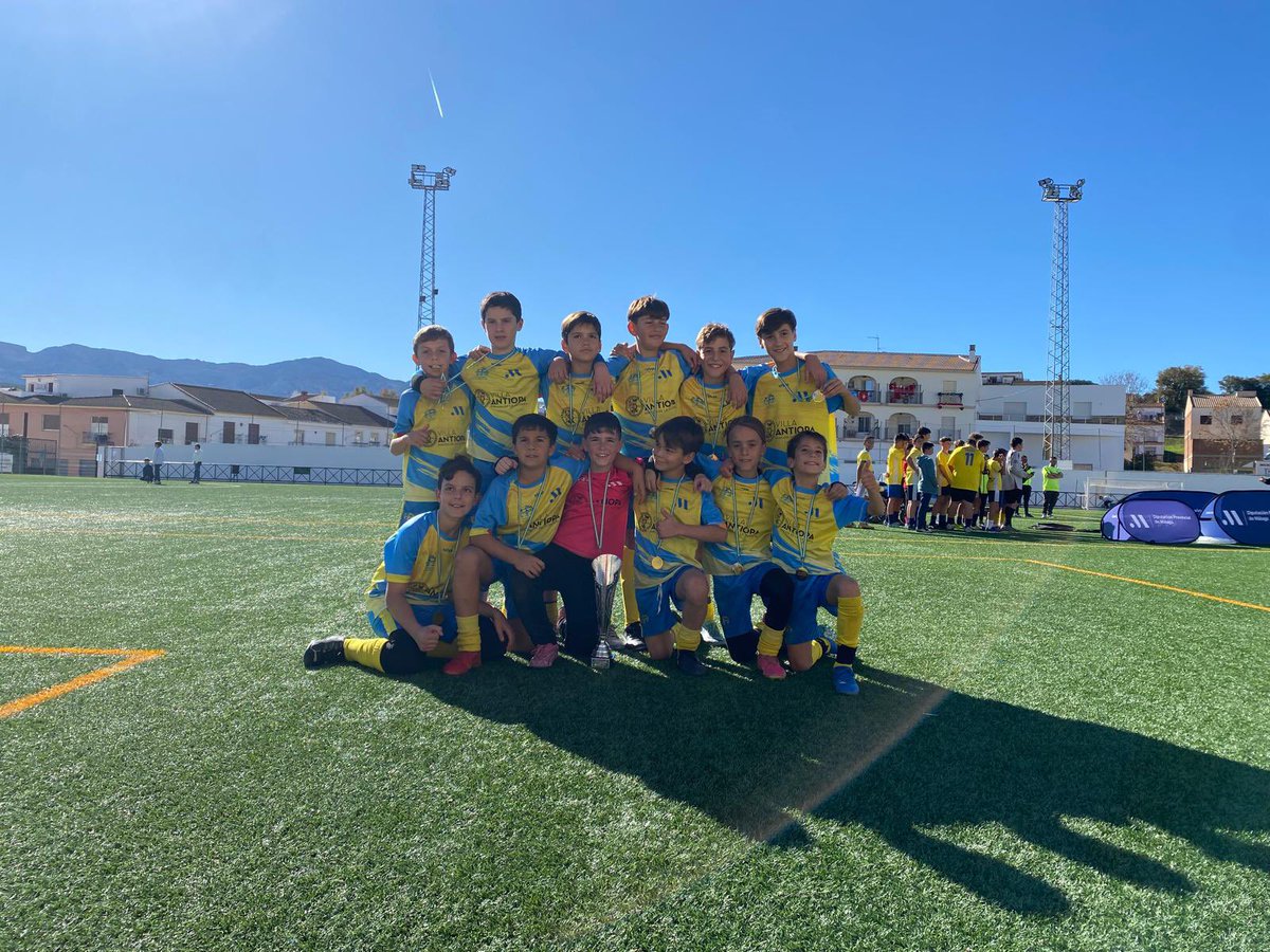 Escuela Fútbol Rincon tweet media