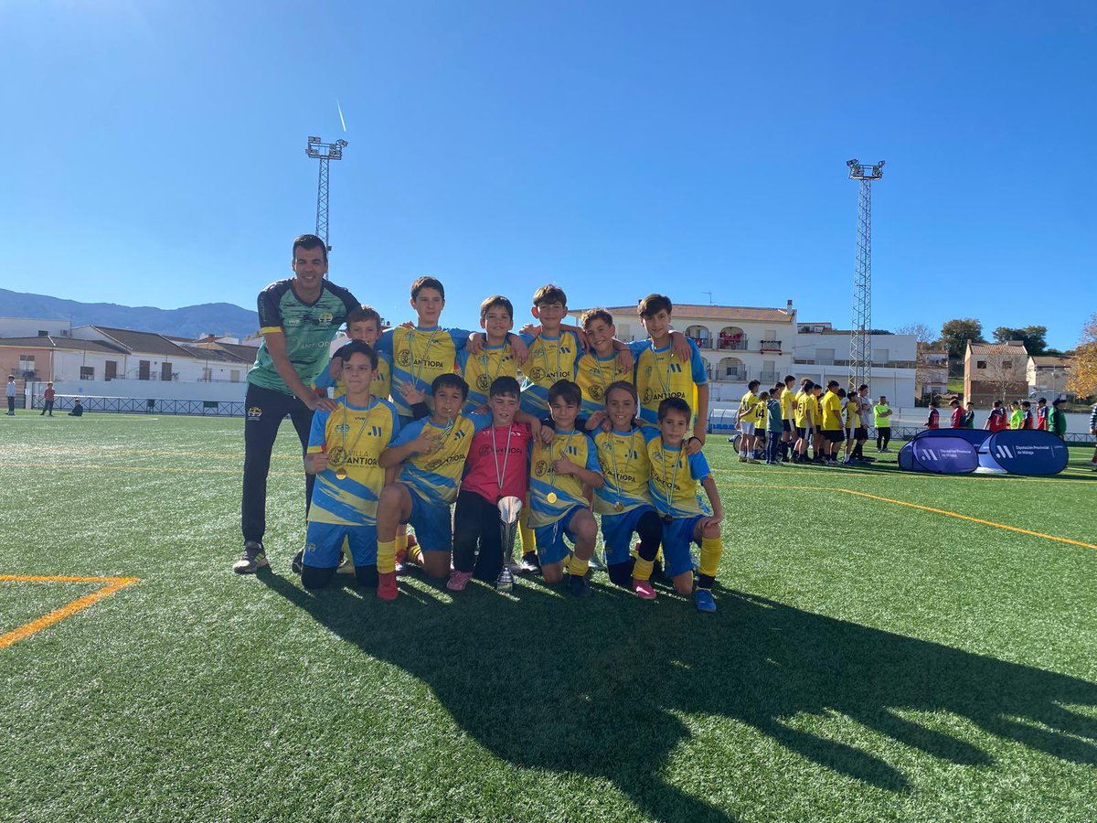 Escuela Fútbol Rincon tweet media