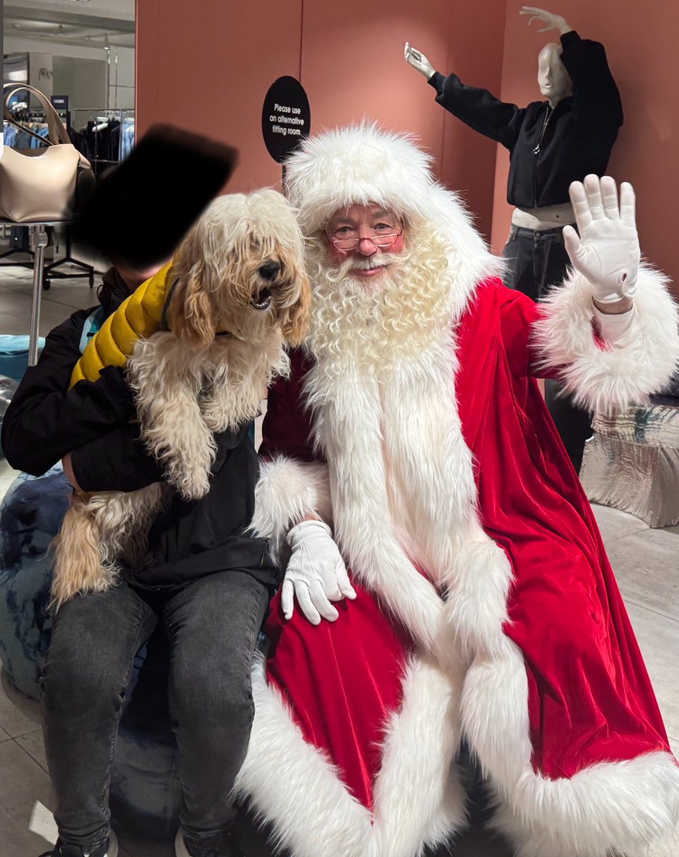 Puppy’s first trip to London <a href="/greateranglia/">Greater Anglia</a> <a href="/TfL/">TfL</a> to meet Father Christmas <a href="/Selfridges/">Selfridges</a>