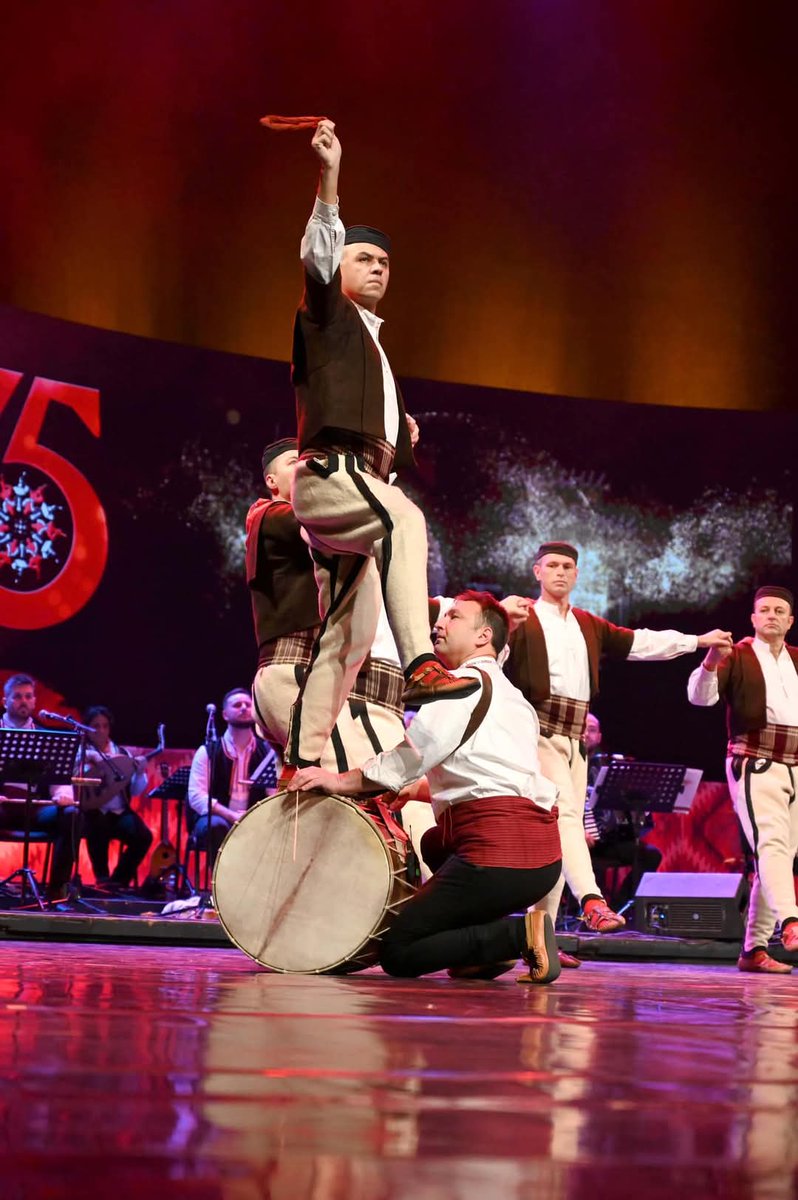 75 години македонски код 🇲🇰
Танец ❤️