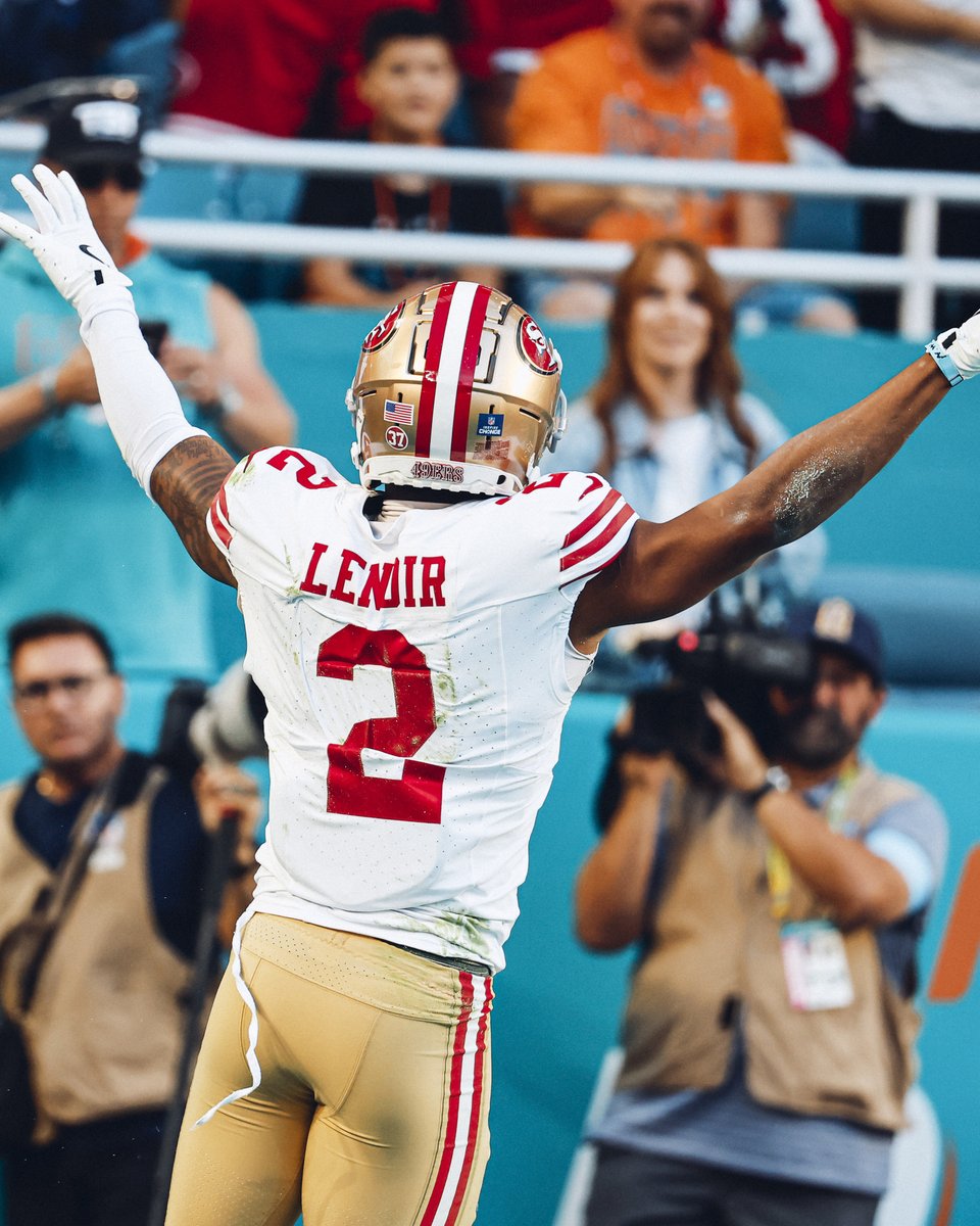 We need a hyena emoji. 

#ProBowlVote Deommodore Lenoir