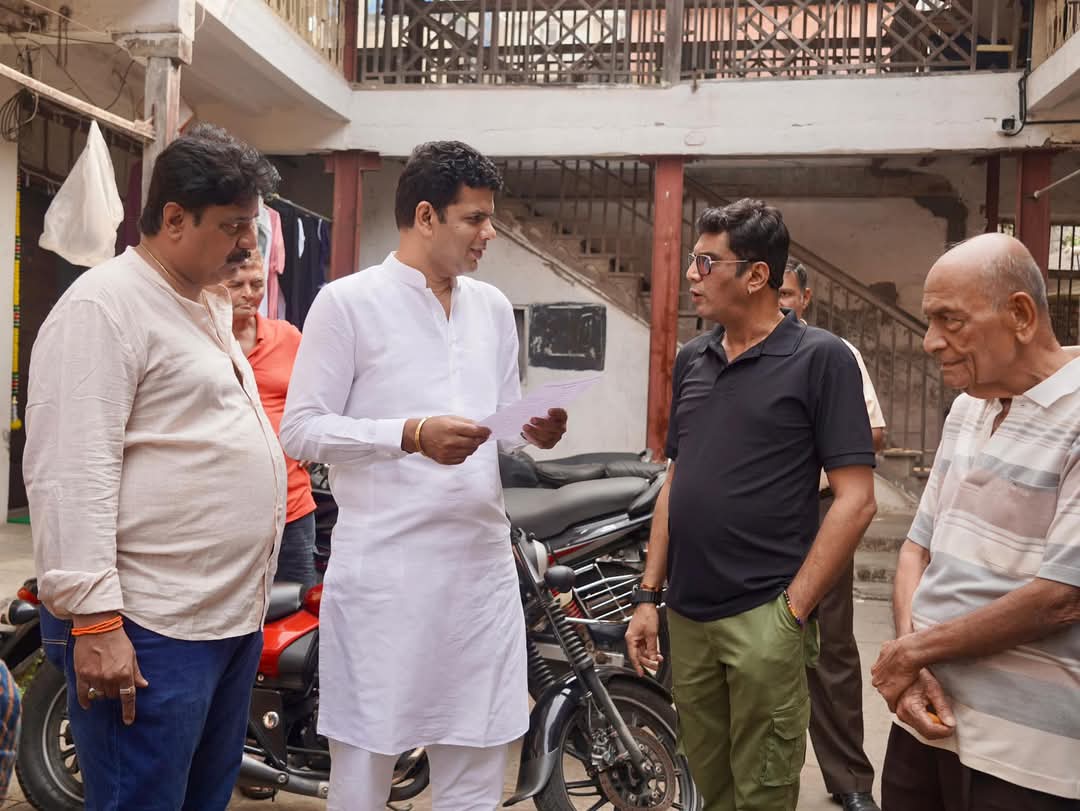 lotto_player12's tweet photo. माहीम विधानसभा विकासकामांचा प्रारंभ..

श्री सिद्धिविनायक मंदिर न्यास-अध्यक्ष राज्यमंत्री दर्जा, मा. आमदार, शिवसेना उपनेते श्री सदा सरवणकर यांच्या मार्गदर्शनाखाली मा. नगरसेवक समाधान सरवणकर यांच्या प्रयत्नांमुळे विकासकामांचा शुभारंभ नागरिकांच्या उत्साही उपस्थितीत करण्यात आला. 1️⃣ https://t.co/awZvXvuZCR