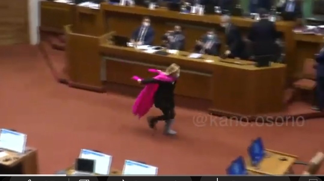 kenojimenez's tweet photo. Ella pide rigurosidad prediodistica desde una posición de superioridad, señora complicada #PrimerPlanoCHV https://t.co/64vb2caEBB