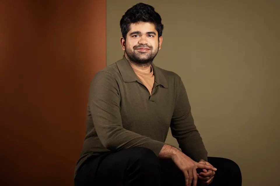 🚨 An IIT Madras graduate, Aravind Srinivas, is making waves in the US. He founded Perplexity AI, which is now valued at more than $9 billion.