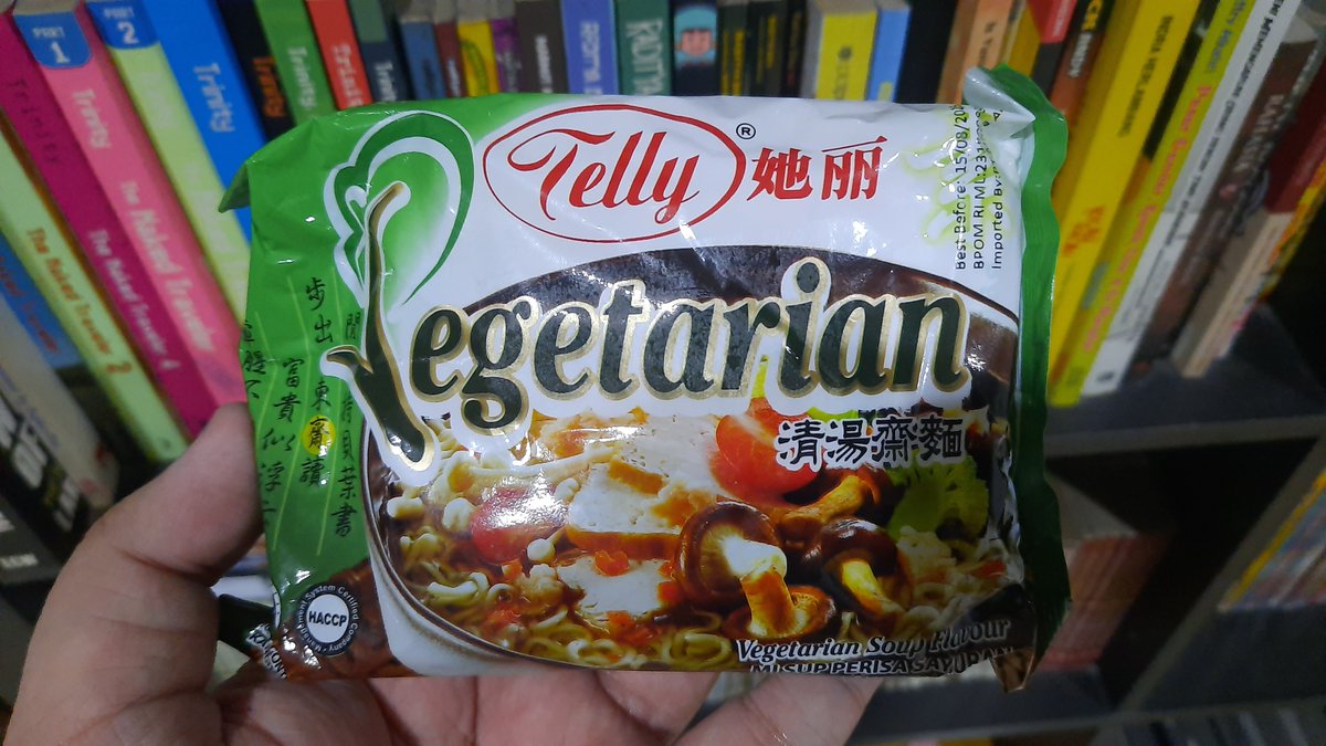 AbbyFebry's tweet photo. 402. Telly Vegetarian Mi Sup Perisa Sayuran

Mi vegetarian dari Malaysia ini punya citarasa kuah yg mild dan agak sedikit hambar. Rasa sayurannya tipis-tipis dan kuahnya gelap karena ada tambahan kecap manis. https://t.co/lU0jzNs7Xf