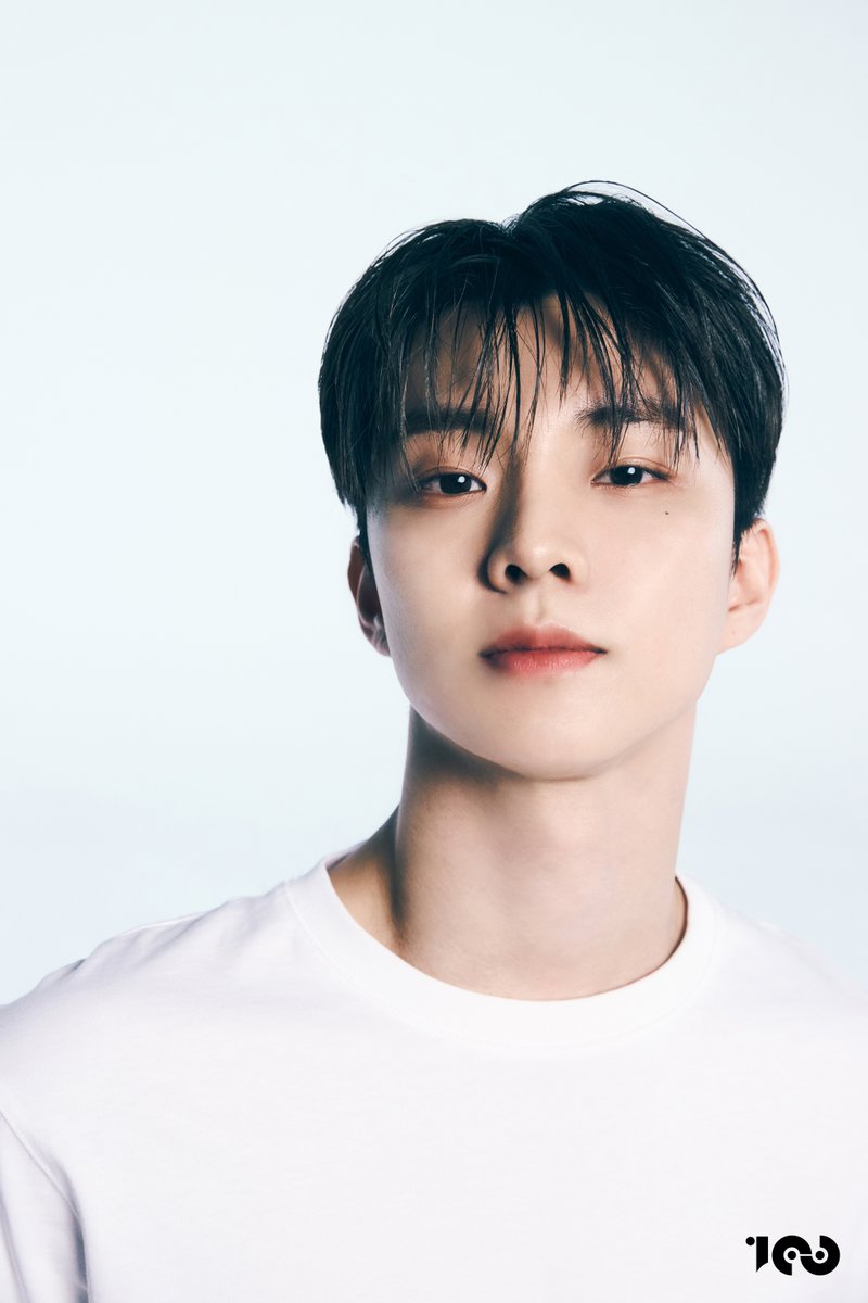 100RED_official's tweet photo. THE BOYZ Q 
NEW PROFILE 2.

#Q #큐 
#THEBOYZ #더보이즈
#100RED #원헌드레드 https://t.co/PWNkGHSuAX
