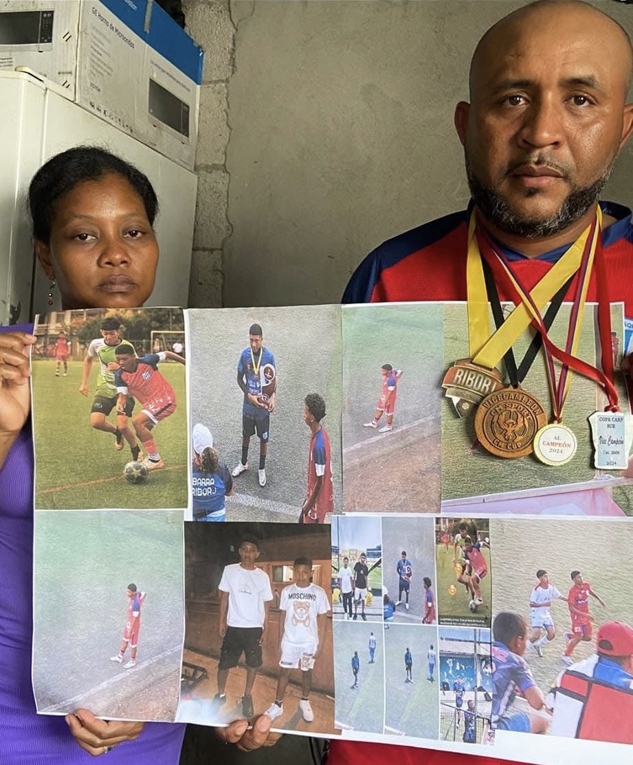 DanielGranjaEc's tweet photo. Daniel Noboa y Lavinia Valbonesi sonriendo con orgullo en una sesión fotográfica, mientras los padres de los hermanos de Las Malvinas se encuentran infinitamente desamparados.

Así se burlan del dolor del prójimo. ¡Indolentes! https://t.co/f015qwJtsi