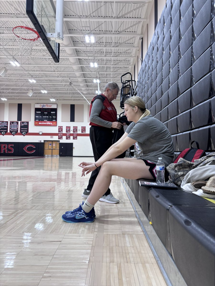crazw3's tweet image. Work never stops, but it’s not work when it s something you love/enjoy and wants to be the best that you possibly can be! @ConnerTuck @TeamOhioWBB @AddisonEdgin00  #blessedbeyond #11monthspostaccident