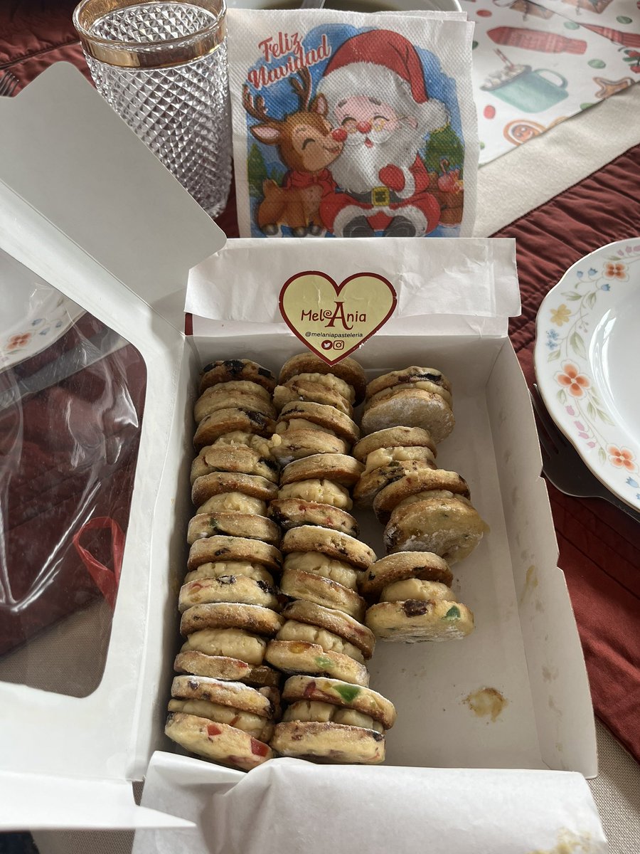 Gente estos alfajores con sabor a panetón lo son todooo 😋🎄🤶🏻 Espero repetir¡¡ <a href="/Melania_2022/">Melania</a>  
#Navidad