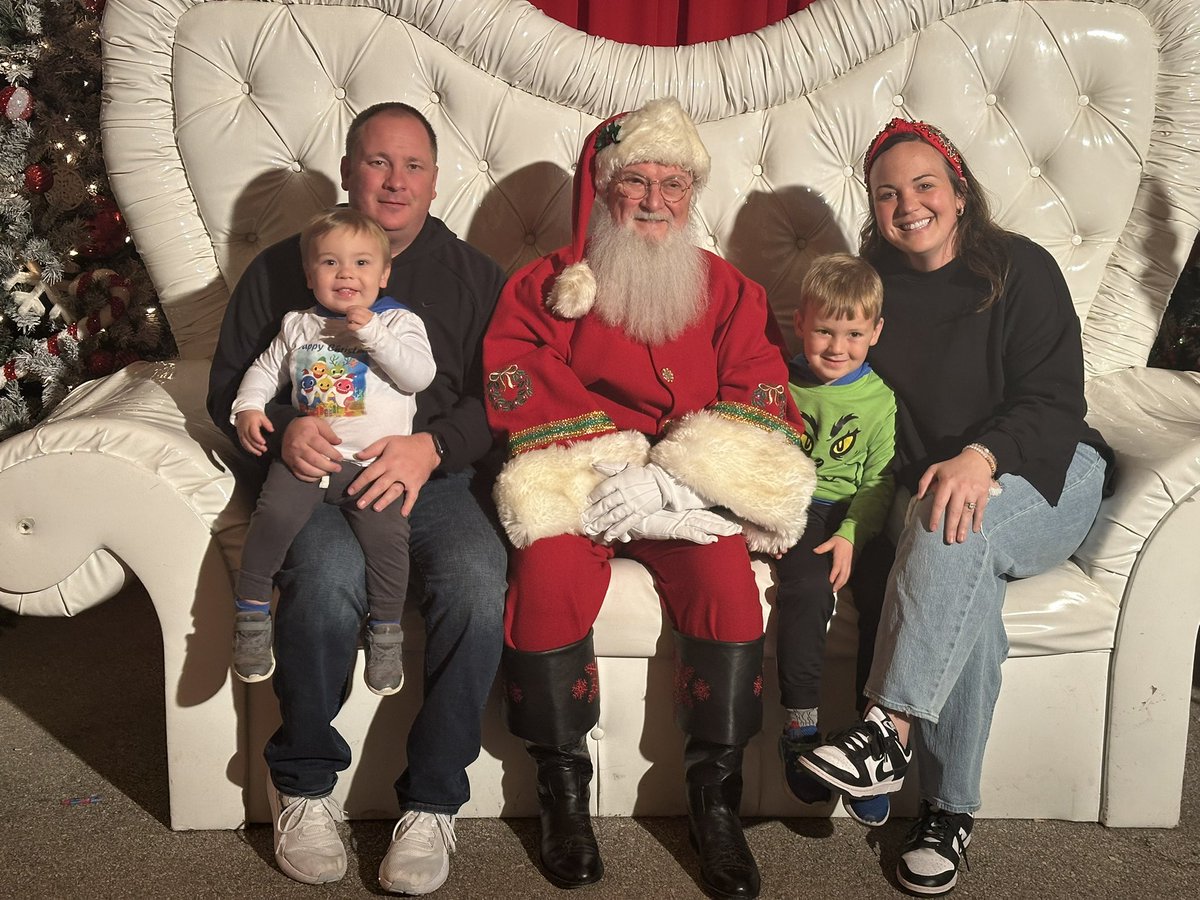 Haydenp14's tweet photo. 3/4 on the good list #boldgold https://t.co/msn8rF4cxV