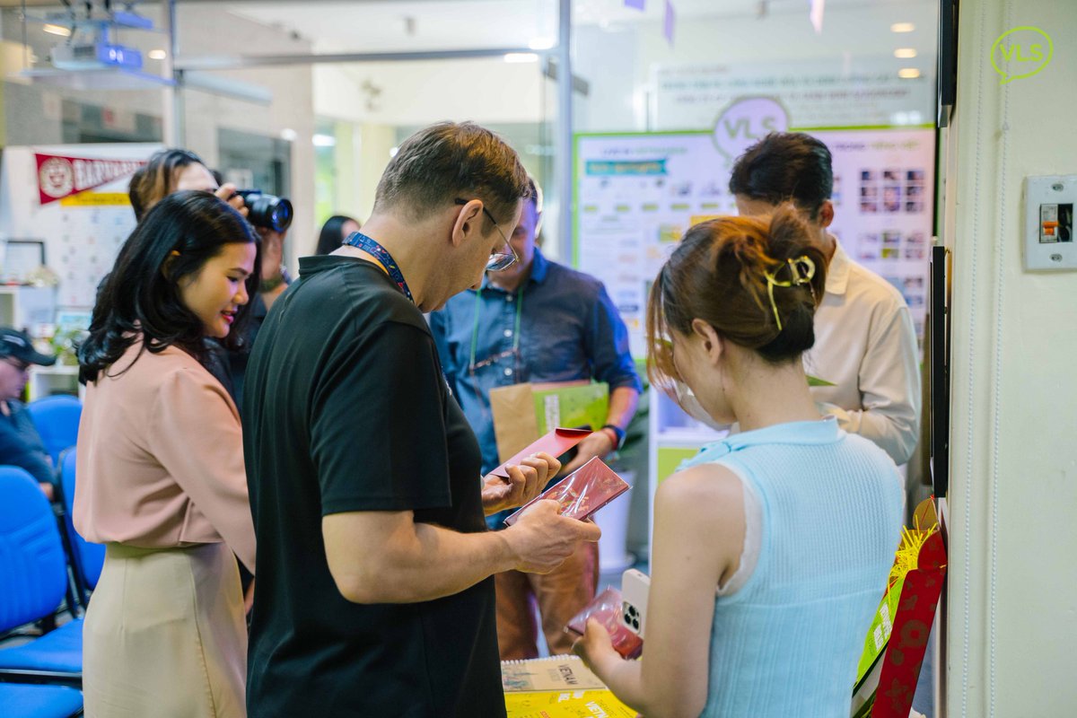 VLStudies's tweet photo. 🌟 Book Launch Event "Thematic Vietnamese &amp; English Vocabulary"
>>> Secure your copy https://t.co/QnnjWz0prV https://t.co/p0AwR00smd
