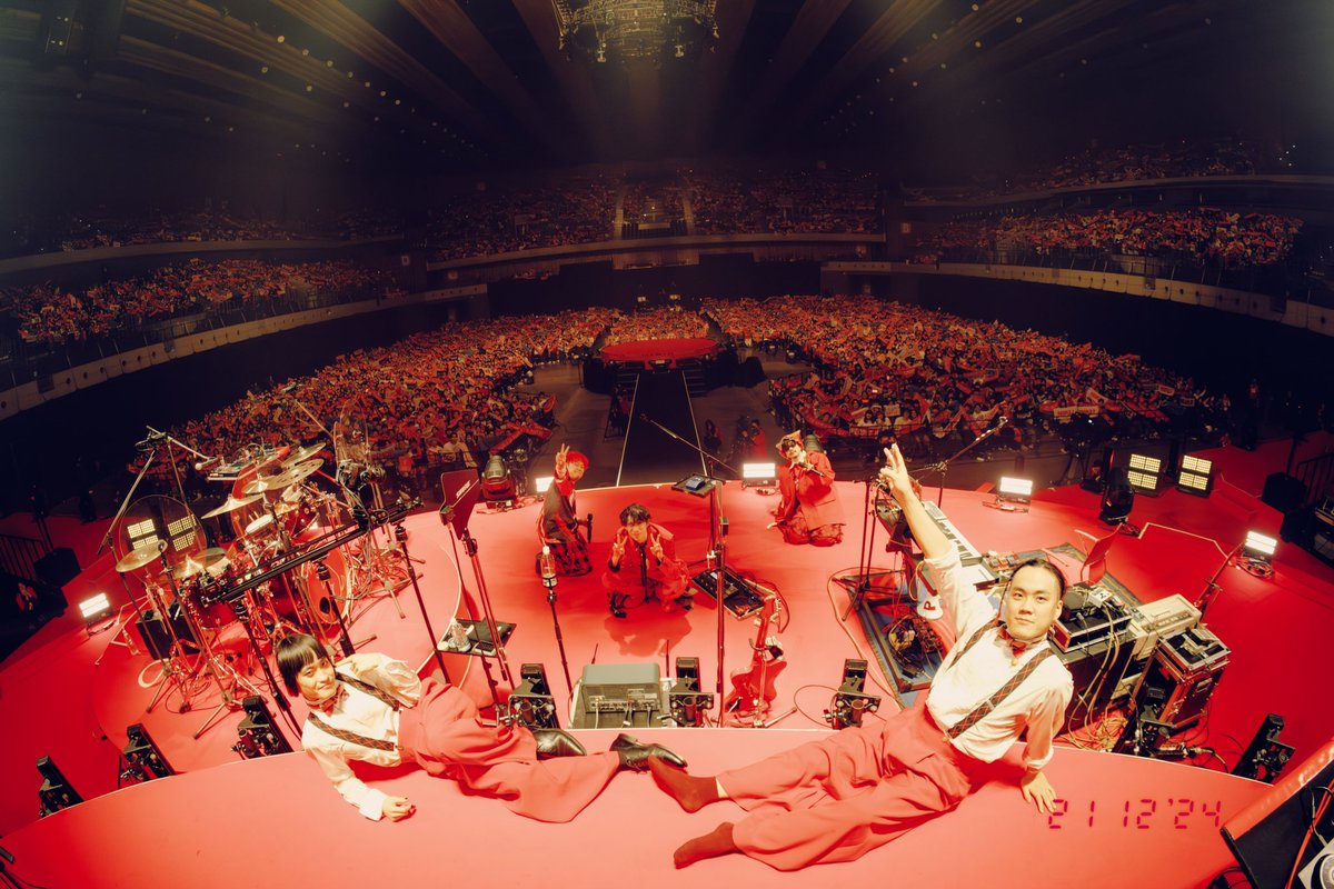 PEOPLE1_STAFF's tweet photo. 2024.12.21&amp;22
"週末に有明アリーナ行った日の家族写真"

写真：@renzomasuda 

#PEOPLE1の世界 https://t.co/BG9lFZOHnC
