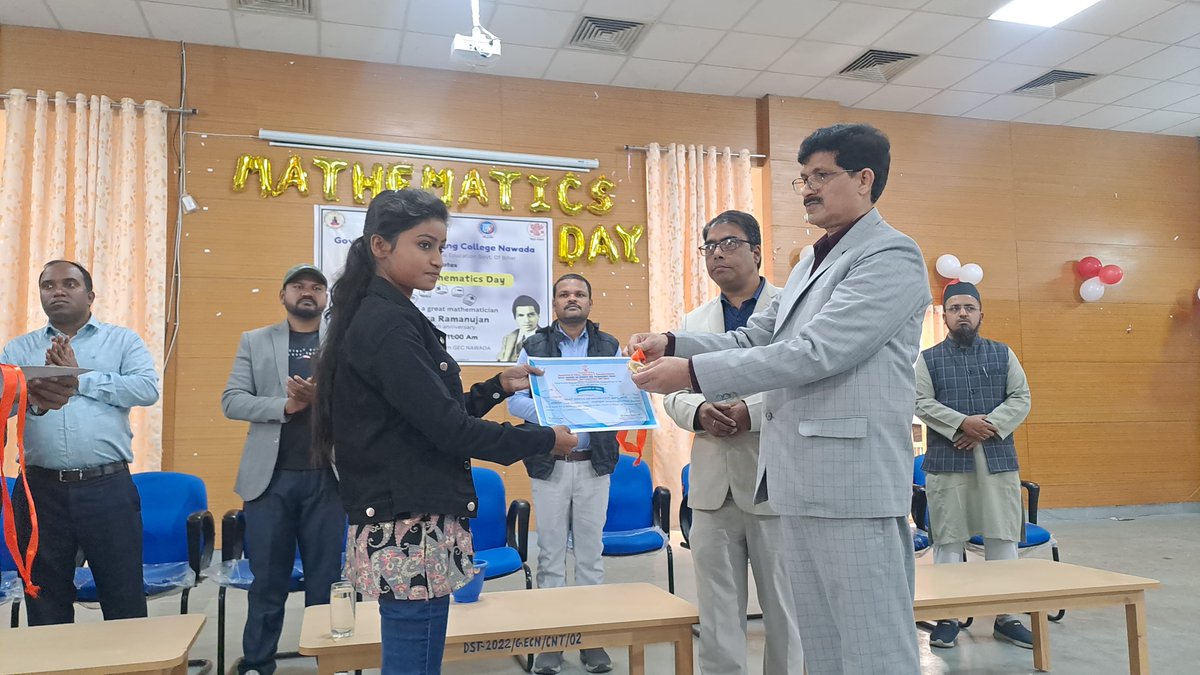 NawadaGec6989's tweet photo. Mathematics Day Celebration and prize distribution among the toppers of Srinivas Ramanujan Talent Search test in Mathematics at GEC Nawada.
#TalentofBihar
#BCST
@DSTTEBihar https://t.co/cNv3h0nyUK