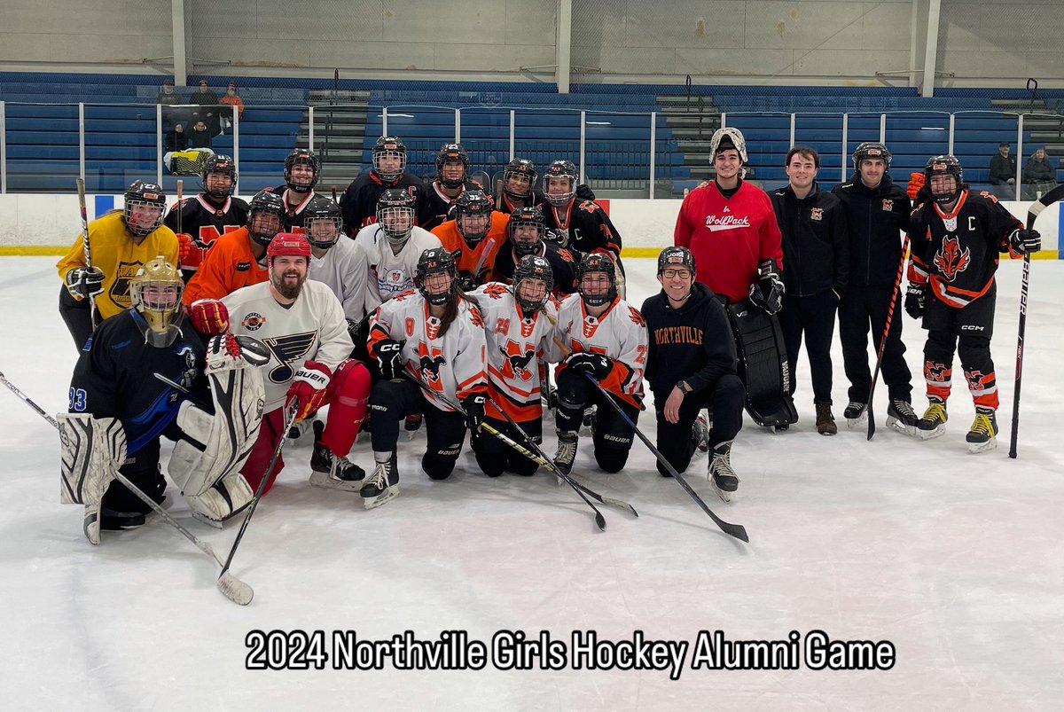 We had a blast at the Alumni game today!
It was great seeing so many of our former teammates on the ice again! 
The white squad took the 8-7 victory over the dark squad after a late 3 goal comeback! 😜