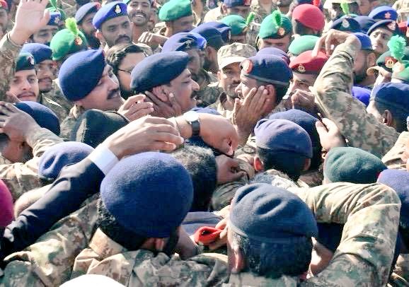 AsmaraK41093312's tweet photo. Soldiers salute, hearts swell, and a nation stands proud. Lieutenant General Asif Ghafoor, your retirement is not the end, but the beginning of your legacy as a patriot and a warrior who inspired millions.
#ThankYouGeneral #PakArmy
#ThankYouAsifGhafoor https://t.co/o5qwqLt2Lh