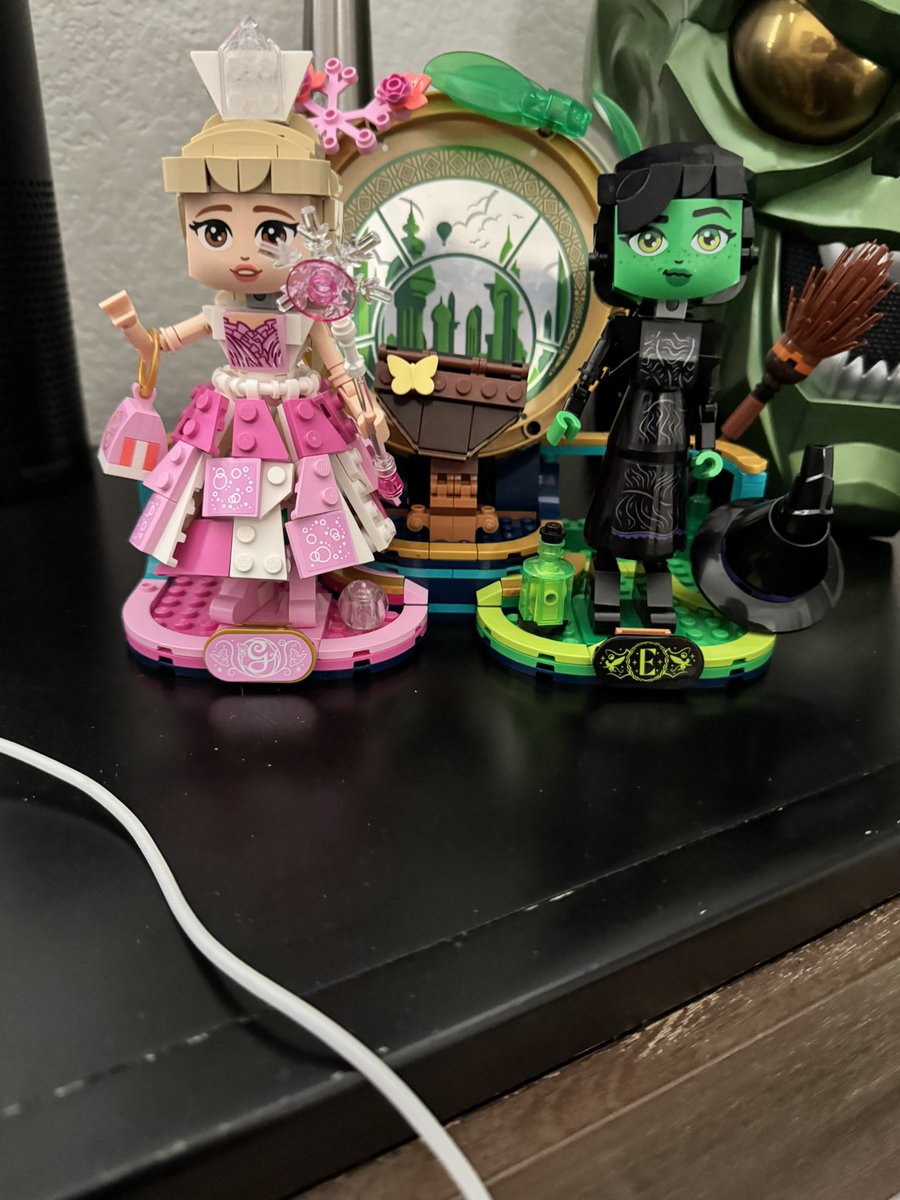 Cman710's tweet image. As a kid I really struggled with Lego sets and was never able to put together one of my own. Today, I have completed my first one on my own ever

#Wicked #Lego #FirstTimeBuilder