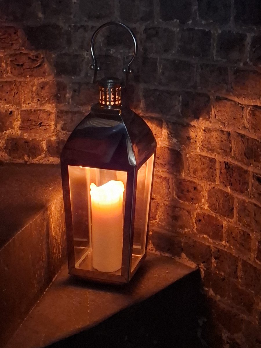 StMichaelsN22's tweet photo. The most poignant and moving Carol and Nativity service @StMichaelsN22 tonight. All under the glow of the Bethlehem Peace Light. https://t.co/dA3RquUbLJ