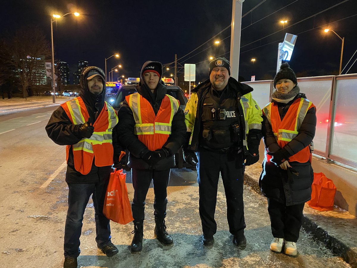 MaddToronto's tweet image. Successful MADD R.I.D.E. check! 🚔❄️ Huge thanks to the volunteers &amp;amp; officers who braved the cold to keep our roads safe. Together, we’re spreading the message: #StopImpairedDriving. 💪 #MADDCanada #RoadSafety