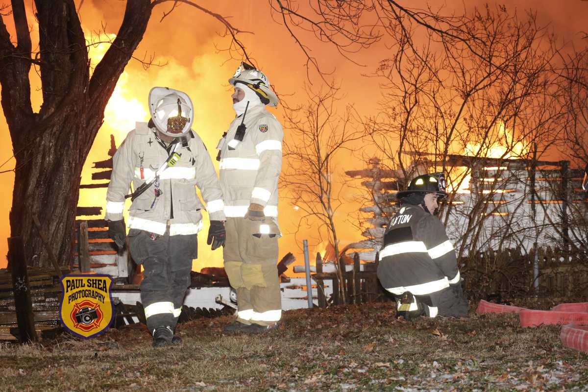 pauls612's tweet image. Few additional photos from Spencer. Companies making good progress. Main fire building on the ground. Two exposure buildings. #breakingnews #mafire @MAFireDistrict7 @SpencerFire1 @telegramdotcom @wbz @WCVB @7News @NBC10Boston