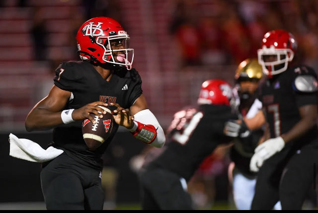 VBFootball's tweet image. Congrats to these 2024 #TCPalm winners Offensive Player of the Year ⁦@champmonds⁩ Defensive Player of the Year ⁦@TarvosAlford_II⁩ and Coach of the Year ⁦@CoachGroody17⁩! Much deserved!