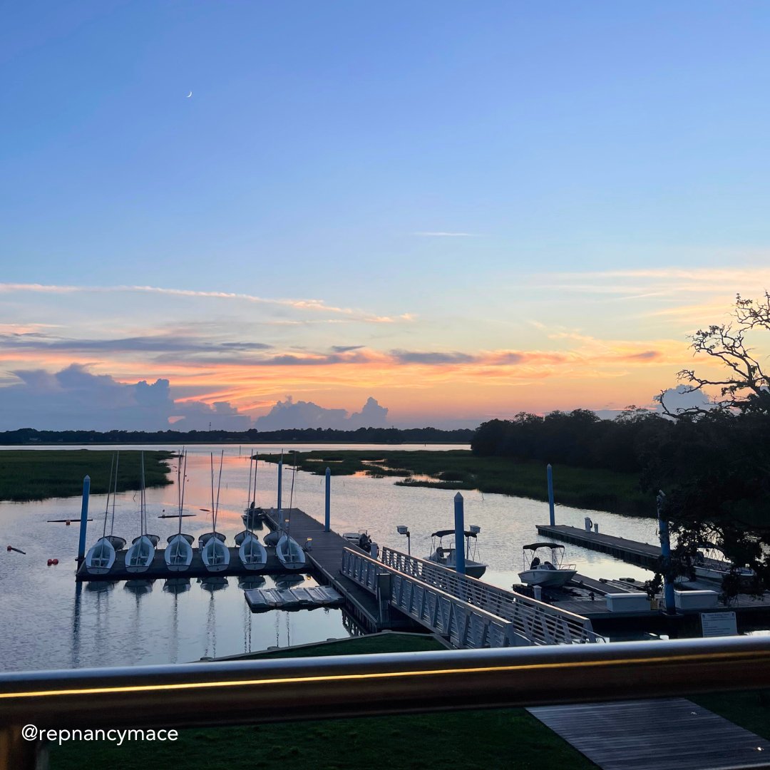 RepNancyMace's tweet image. Ending the week with a #SundaySunset on @TheCitadel1842 's campus. 

Submit your best Lowcountry sunsets at Mace.House.Gov/contact/sunday…
#LowcountryFirst