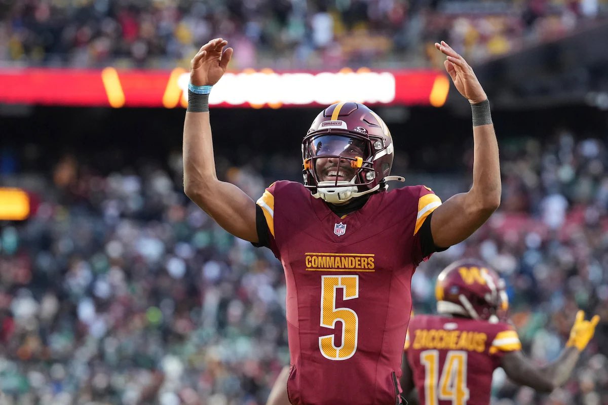 JayDanielsMVP's tweet image. • Jayden Daniels is the first rookie EVER to throw for 5 pass TDs and rush for 50+ yds in a single game in NFL history. 

• He’s also the ONLY rookie to have multiple game-winning TD passes in the final 30 seconds of games (Bears &amp;amp; Eagles) 

#ProBowlVote 

1 repost = 2 votes