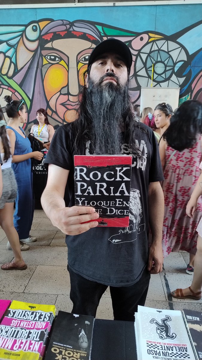 stgoandereditor's tweet photo. El respetado músico #AlejandroStephens y el libro #RockParia. Saludos
@lafuriadellibro @centroGAM @stgoandereditor #Stand 94 https://t.co/uF3g9hKZLr