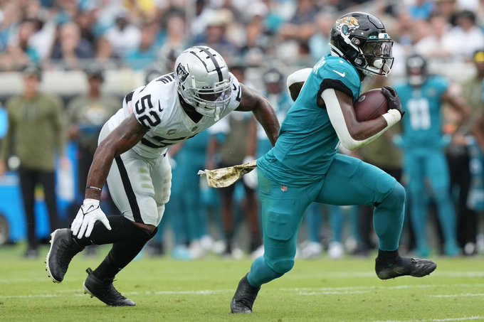 Cb Bucc 🏴‍☠️ - ICONIC: The @Raiders and @Jaguars are playing with unlimited HEART💘 and just put on an absolute SHOW in the first half despite having little to play for. It's an absolute DOGFIGHT🐕 in Vegas and unequivocally MUST-SEE TV📺. Is JAX @ LV a frontrunner for 2024 #NFL #GOTY⁉️ https://t.co/UZhfWUNOdX