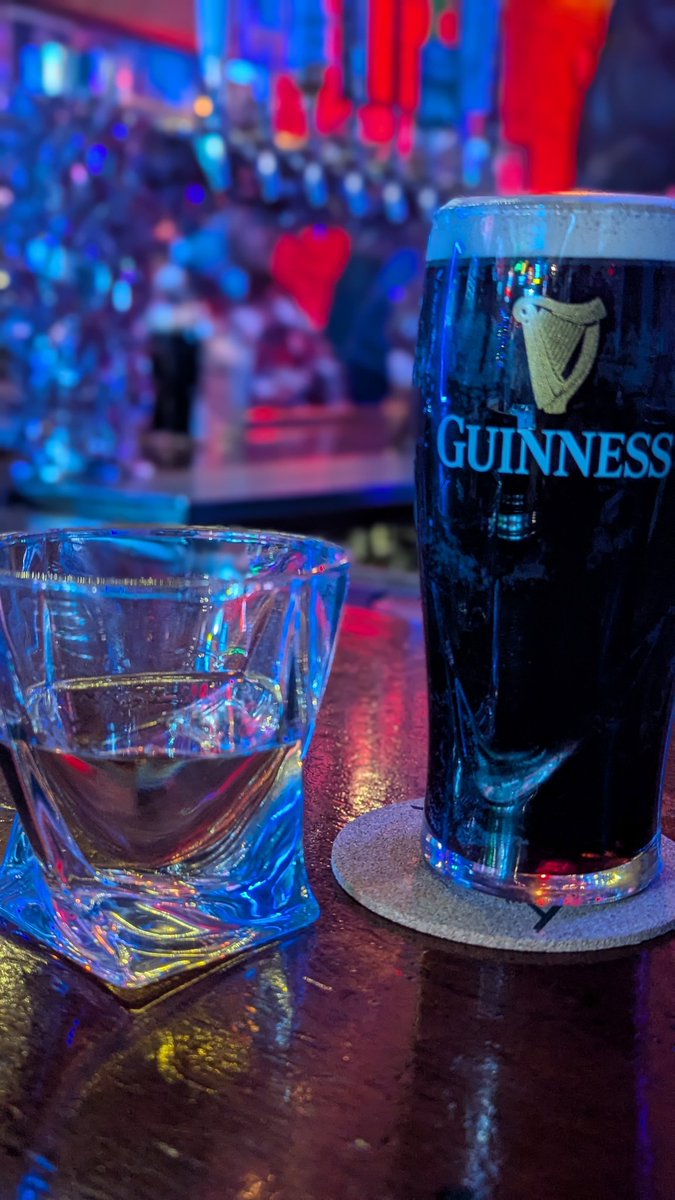 thealehouse1034's tweet photo. 11th & Willow
#Hoboken 🍺🍷🍸🥃
#dogfriendly🐶 #freepool🎱 #shuffleboard🥏#darts🎯#popcorn🍿#trivianight🤔
#collegegameday🏈#sundayfunday🍻 https://t.co/KfM3ZZxwX6