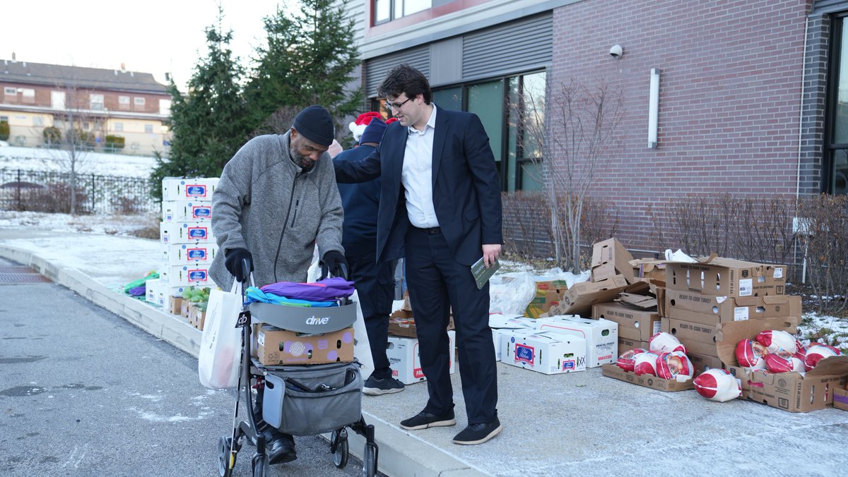 PeaceIslandsPA's tweet photo. This holiday season, in collaboration with @EmbraceRelief , we donated turkeys to families in our community. The sides, including fresh fruits and vegetables, were generously provided by @sharingexcess . Together, we distributed these holiday packages to 80 families, sharing joy and warmth during this special time. The distribution was made possible with the support and guidance of Representative @RepTarik, and we are grateful to @newcourtland  Senior Living for opening their doors and hosting this meaningful event.

Moments like these remind us of the power of community and giving back, spreading happiness and connection throughout the season.

Wishing everyone a wonderful holiday season filled with love and happiness!

#holidaygiving #communitysupport #PIIPA #PeaceIslandsPA #holidayjoy #togetherwegive