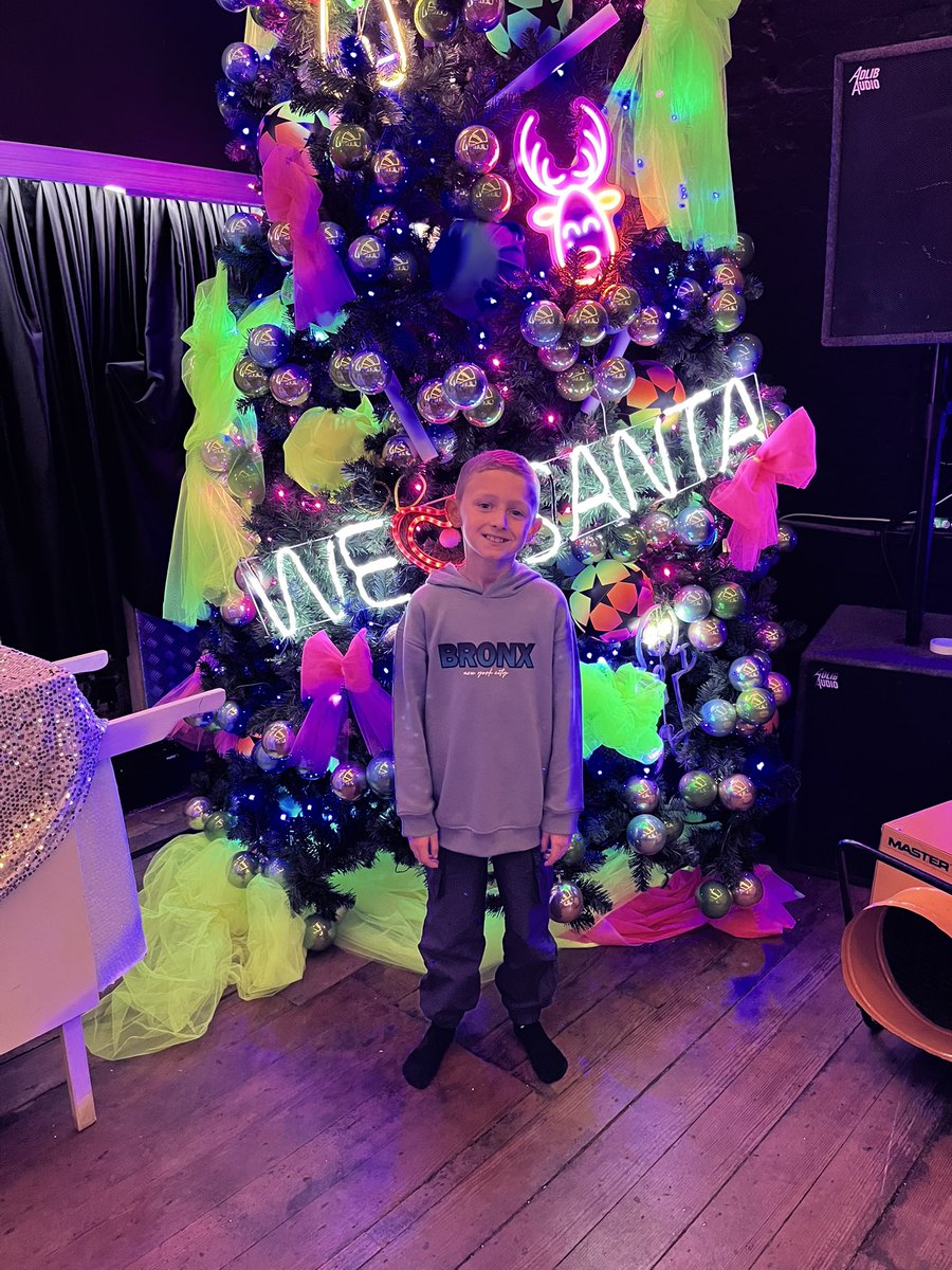 MichaelaD26's tweet photo. Christmas Party 🎅🏼🎄⛄️ https://t.co/3lqV0GqjhE