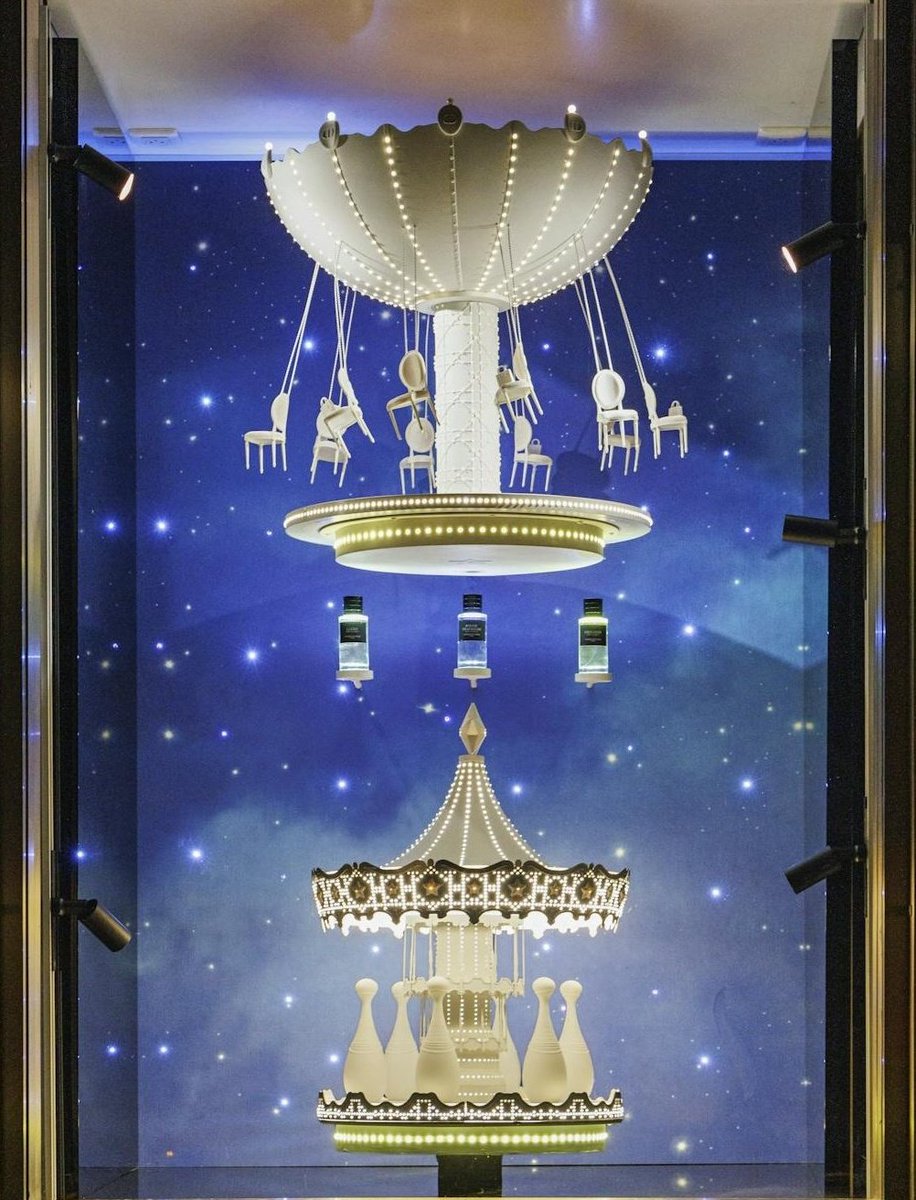 Take a look at the <a href="/Dior/">Dior</a> Holiday Windows in PARIS 🎄🇫🇷