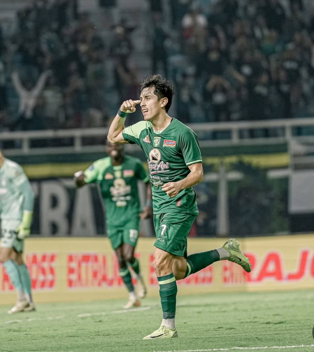 ftblindonesia's tweet photo. "𝘓𝘶 𝘱𝘶𝘯𝘺𝘢 𝘙𝘪𝘷𝘦𝘳𝘢, 𝘔𝘢𝘭𝘪𝘬, 𝘉𝘳𝘶𝘯𝘰, 𝘥𝘢𝘯 𝘍𝘭𝘢𝘷𝘪𝘰 𝘥𝘪 𝘥𝘦𝘱𝘢𝘯, 𝘴𝘦𝘭𝘦𝘴𝘢𝘪 𝘪𝘵𝘶 𝘵𝘪𝘮 𝘭𝘢𝘸𝘢𝘯."

Persebaya is just so good this season! https://t.co/KhQJXhVhQs