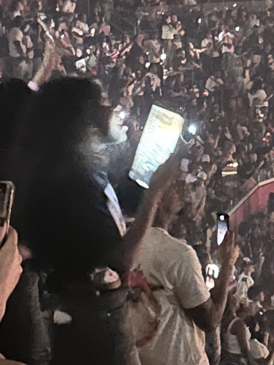 keptfull1's tweet photo. It ain’t never this serious you could’ve let yo friend record 😂😂 (Rod concert) https://t.co/Tj6V7vujCQ