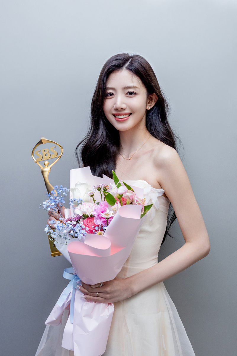 kbsworld_enter's tweet photo. 배우 최유주, ‘2024 SBS 연기대상’서 첫 신인 연기상 수상
‘7인의 부활’ 최유주, 첫 신인상 영예 “함께한 모든 분께 감사하고 영광”

[사진=FNC엔터테인먼트]

#최유주 #ChoiYuju https://t.co/dOIajE8wEM