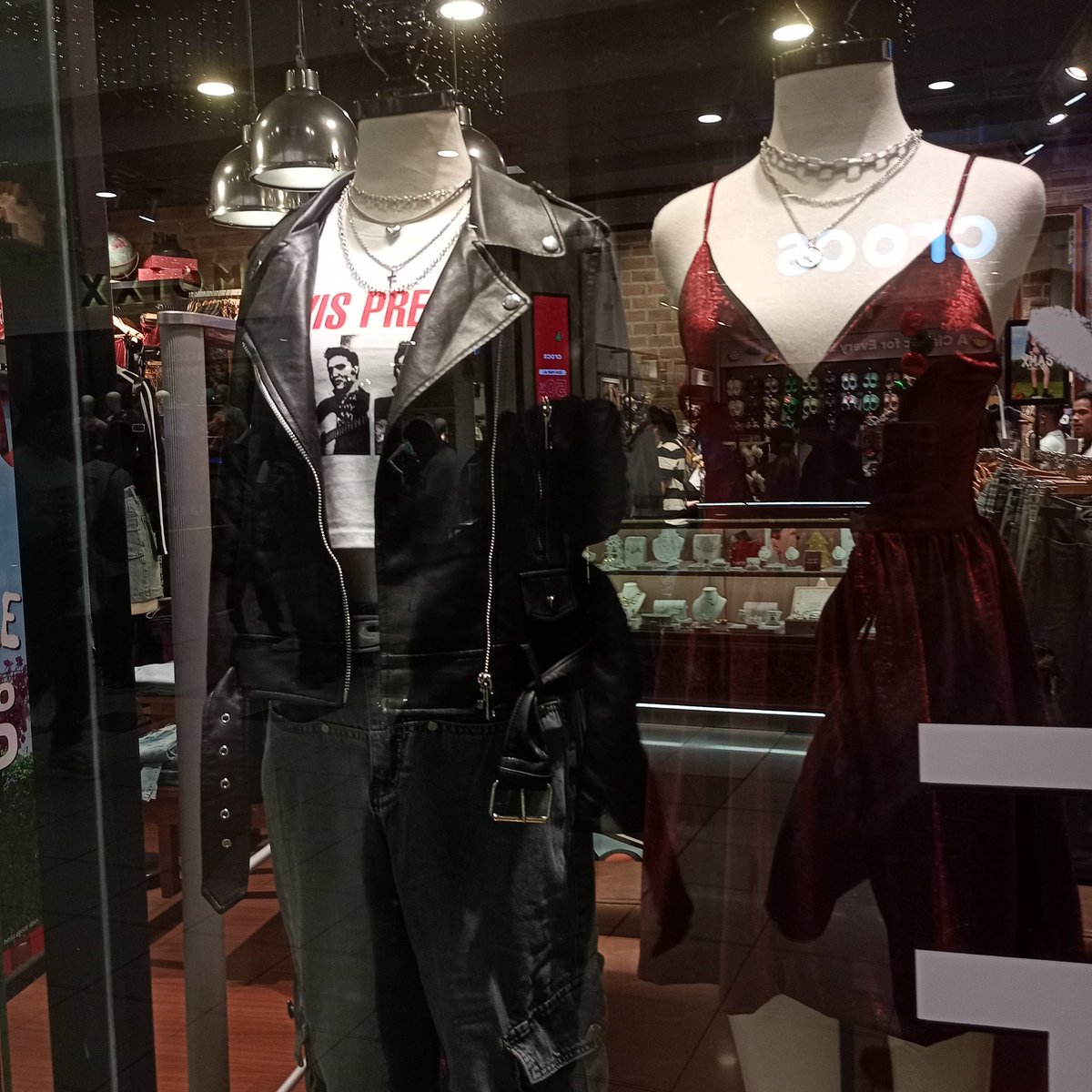 miramiaus's tweet photo. i see them everywhere .. ... https://t.co/321oABvyWP