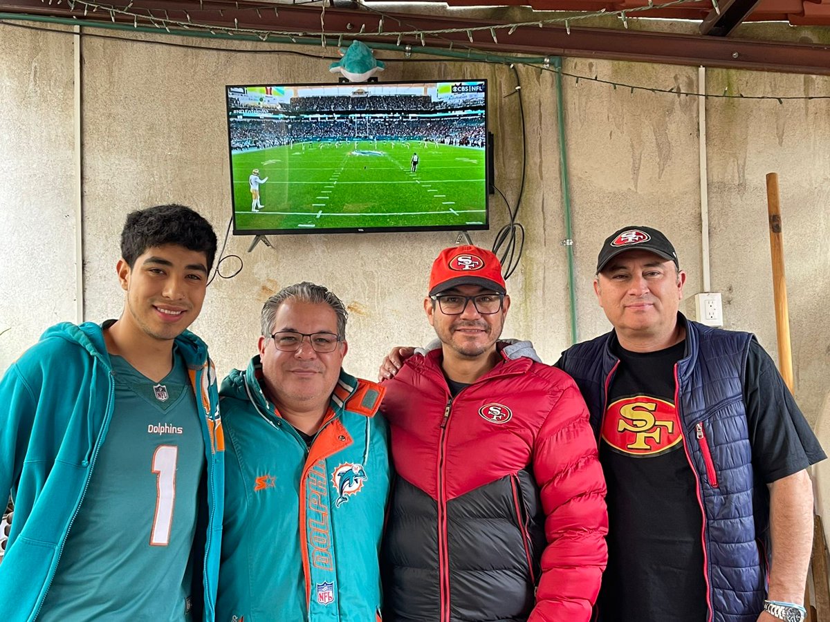 Profeta_16's tweet photo. Disfrutando de la NFL, go Niners! 😎🏈👏💪😁✌️

#NFLEnTelevisa #NFL https://t.co/9ZERFSiXi8